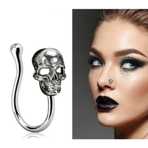 koponyás orr piercing